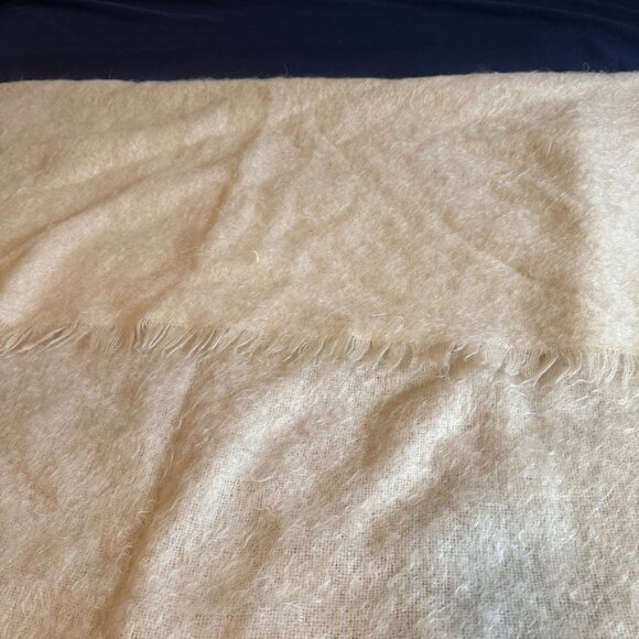 Yves Delorme Paris 100% Mohair Woven XL Blanket King Size 240x280cm Ivory Cream - Picture 3 of 6